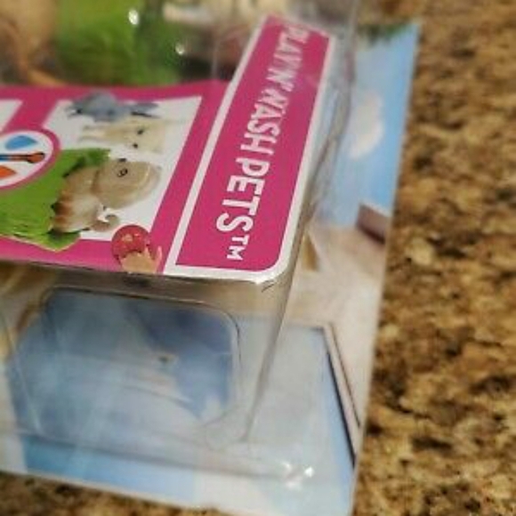 Barbie Play 'N' Wash Pets Doll and Playset~ Blonde - Picture 3 of 4